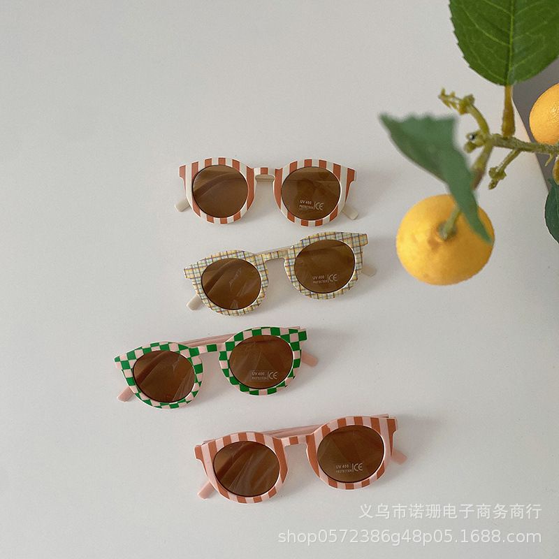 KM4- Kính mắt họa tiết kẻ cho bé