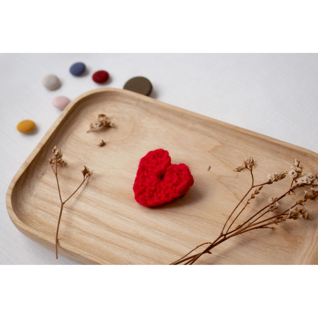 Huy hiệu/ Pin button cài áo balo móc bằng len