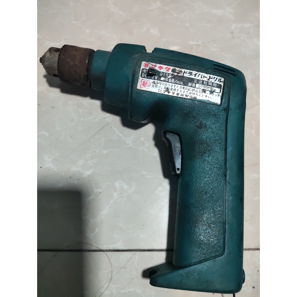 Thanh lý máy khoan Makita cổ, thân dài, đầu măng ranh bằng thép, ngoại hình đẹp