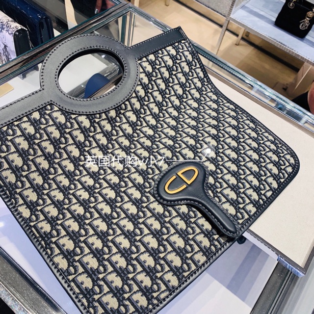 🦩🦩Ví dài dự tiệc clutch hoạ tiết cầm tay sang chảnh