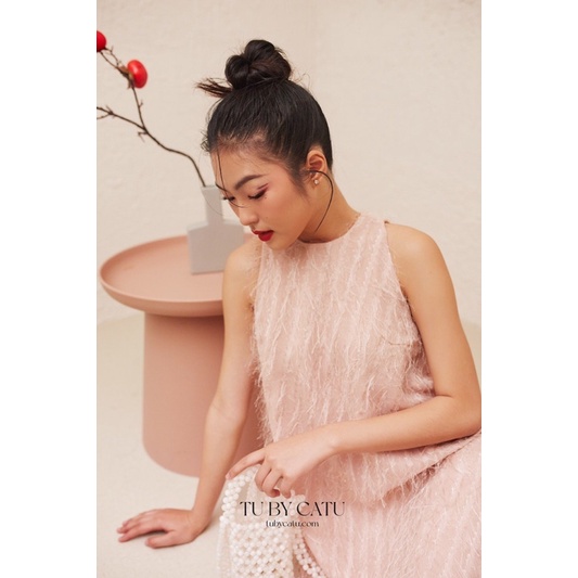 TUBYCATU | Đầm sát nách lông kem/ trắng/ hồng/ đen/ đỏ bling | BigBuy360 - bigbuy360.vn