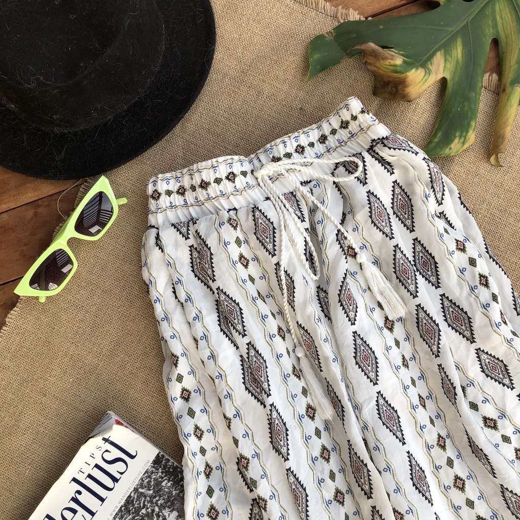 Quần họa tiết boho - Áo nữ croptop tay phồng màu trắng - Đồ si tuyển - Mã A140 Q10