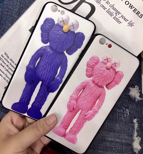 Ốp lưng Kaws siêu hot
