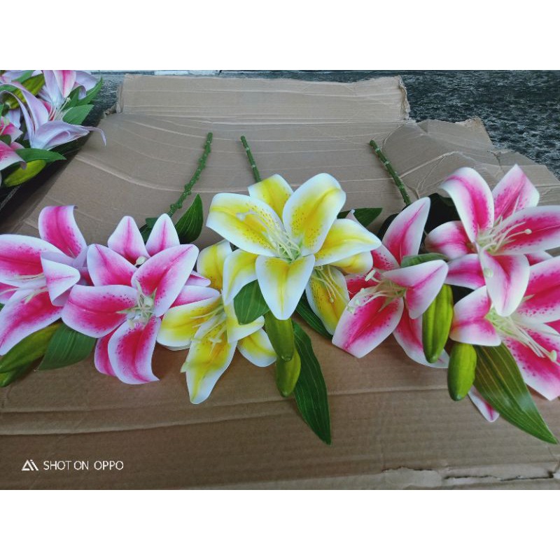 hoa ly cao su cao cấp ,hoa ly cành 3 bông 2 nụ