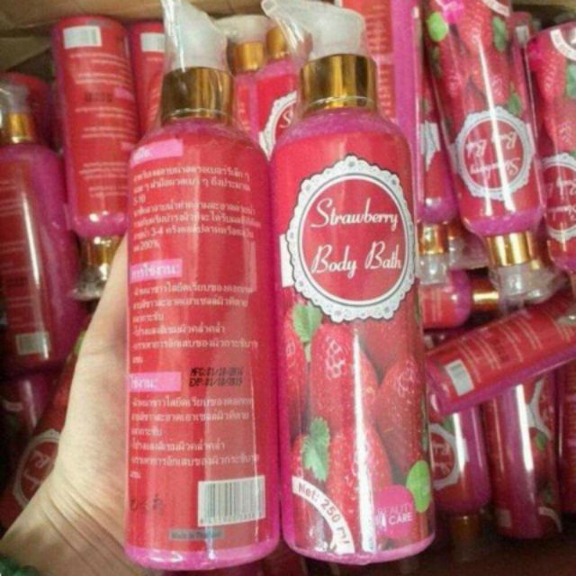 Sữa tắm trắng da toàn thân chiết xuất dâu tây Strawberry Body Bath Thái có hạt massage dung tích 250ml date 2021