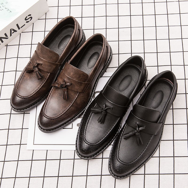 Foot-pierced leather shoes with a youthful bow for men