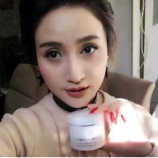 Kem Thoa Nở Ngực Dorlene Herbal Thái Lan | BigBuy360 - bigbuy360.vn