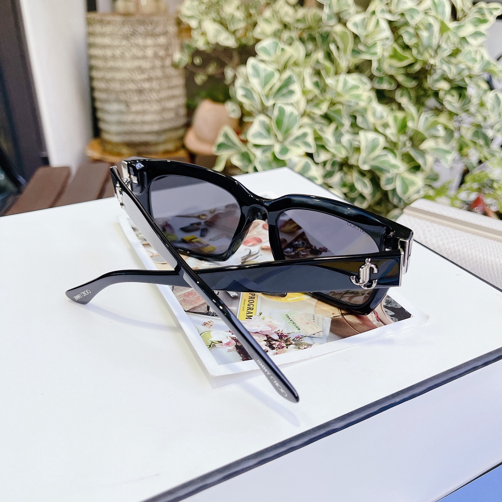 Kính mát Jimmy Choo viền đen, mặt nhũ