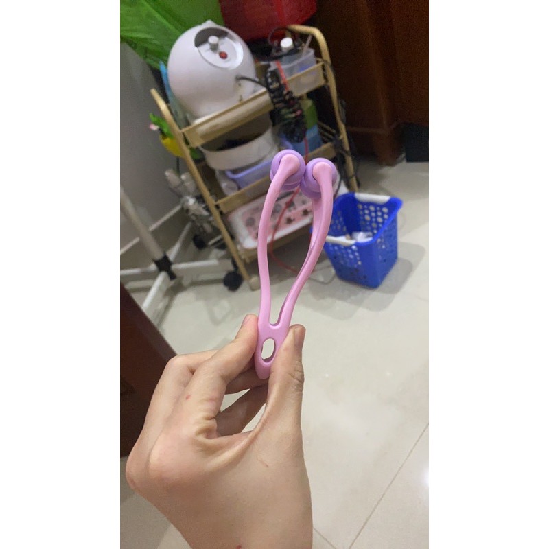 Lăn masage giúp thon gọn cằm