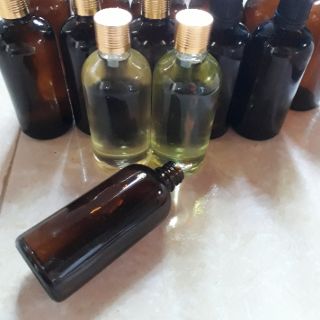Tinh dầu tràm nguyên chất.