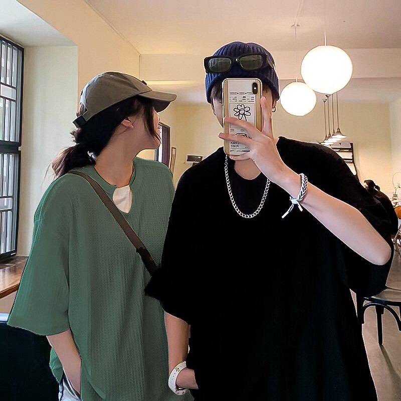 Áo Thun Nam Nữ  Chất Tổ Ong Hàn Quốc Cổ V Vải Dày Mịn Thoáng Mát Thiết Kế Thời Trang Kiểu Dáng Năng Động Trẻ Trung