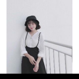 Set đầm yếm dây và áo tay dài