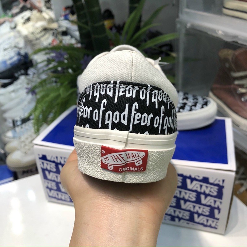 Giày sneaker vans chữ đen trắng