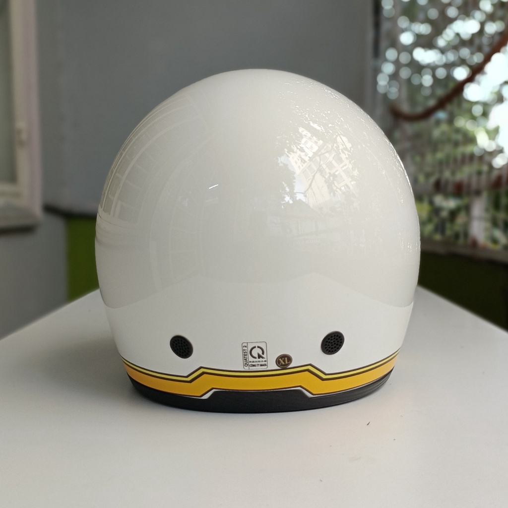 Mũ bảo hiểm 3/4 Royal M139 kính âm tem V10 trắng line vàng