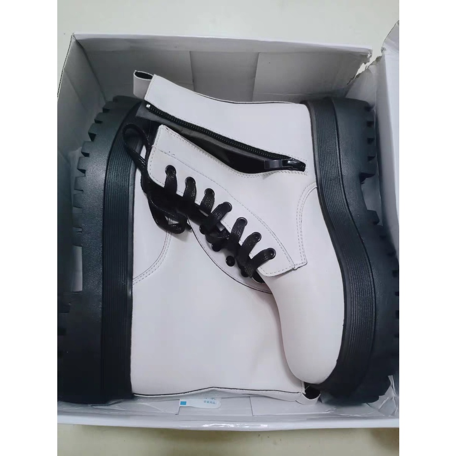 Giày Bốt Martin Nữ Cổ Cao Đế Dày Cá Tính Thời Trang Phong cách Hàn Quốc Cao Cấp Kèm Chi Tiết Ở Cuối