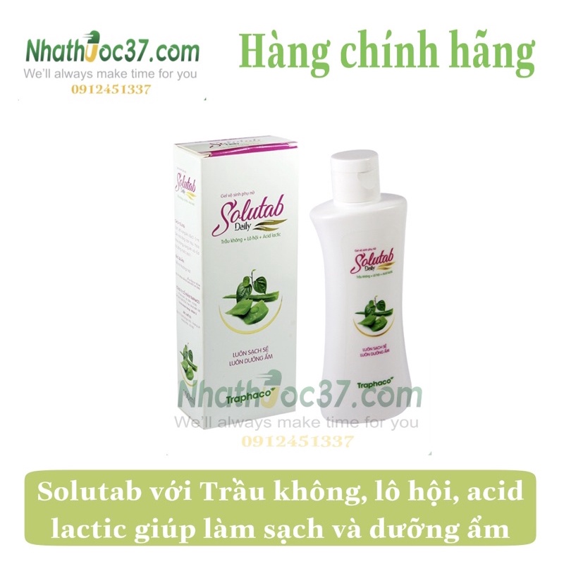 Dung dịch vệ sinh Solutab Traphaco với Trầu không, lô hội, acid lactic giúp làm sạch và giữ ầm cho vùng kín. Chai 100ml