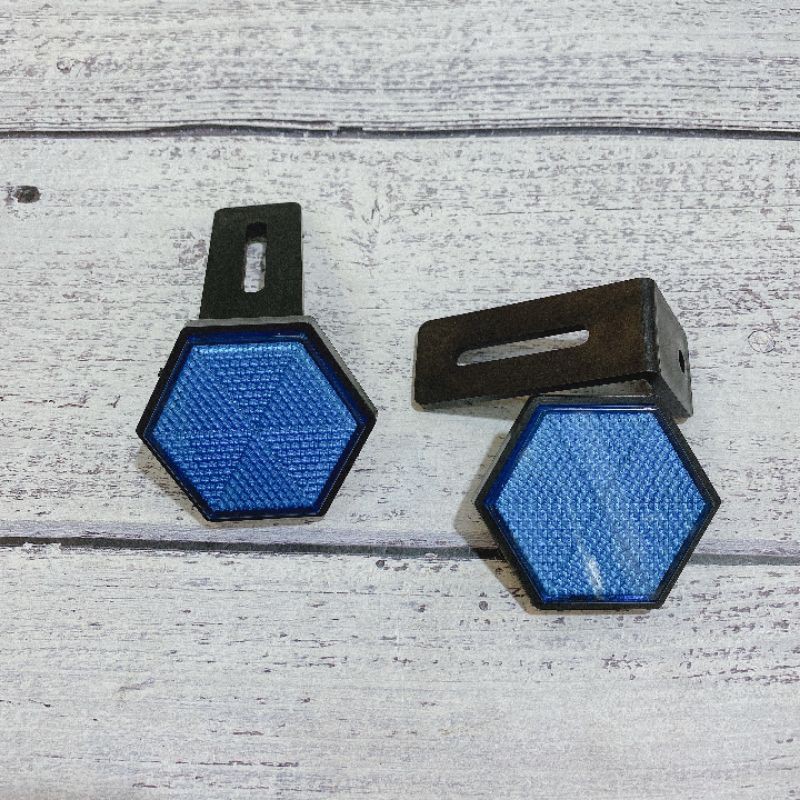 Mắt mèo phản quang hình lục giác kèm pát sau bảng số màu sắc đa dạng