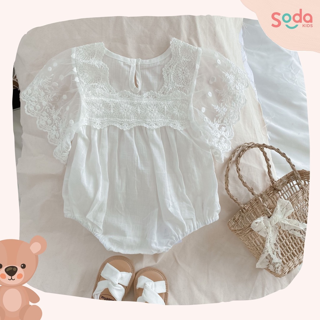 Bộ liền bé gái SODA KIDS trắng cổ vuông tay ren công chúa, chất liệu thô mềm, mỏng, mát