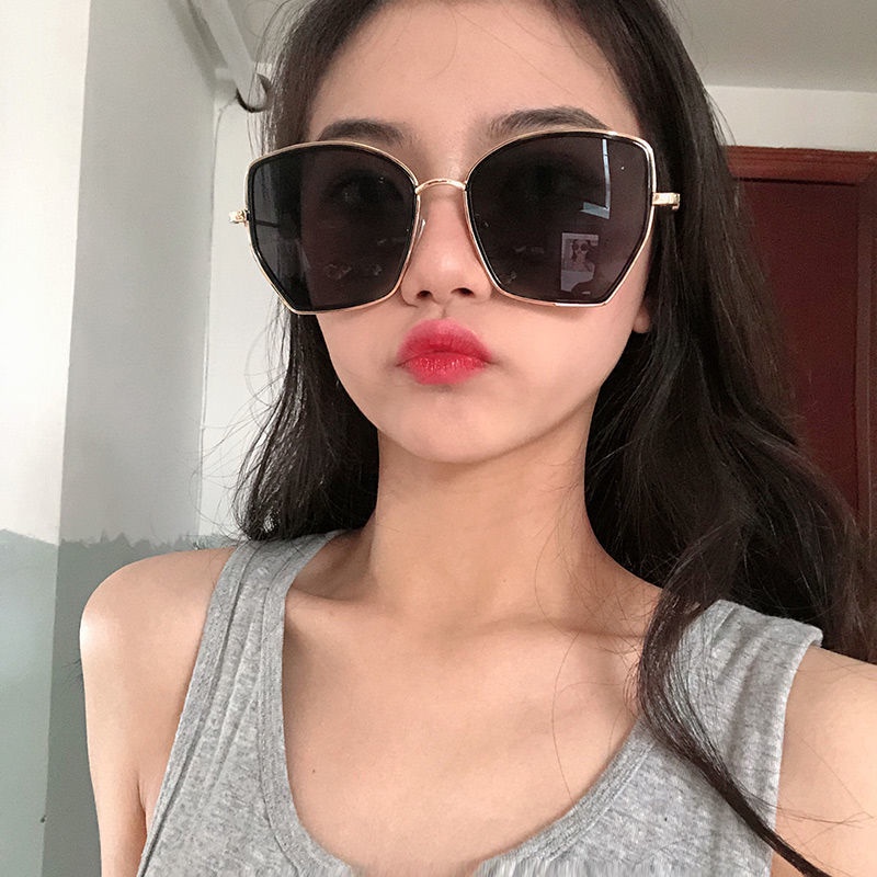 Kính mát nữ gọng lớn chống tia UV