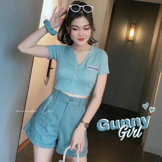 Áo croptop nút cổ V hình thêu siêu hot