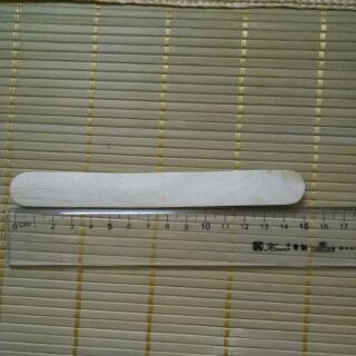 1 kg que đè lưỡi gỗ