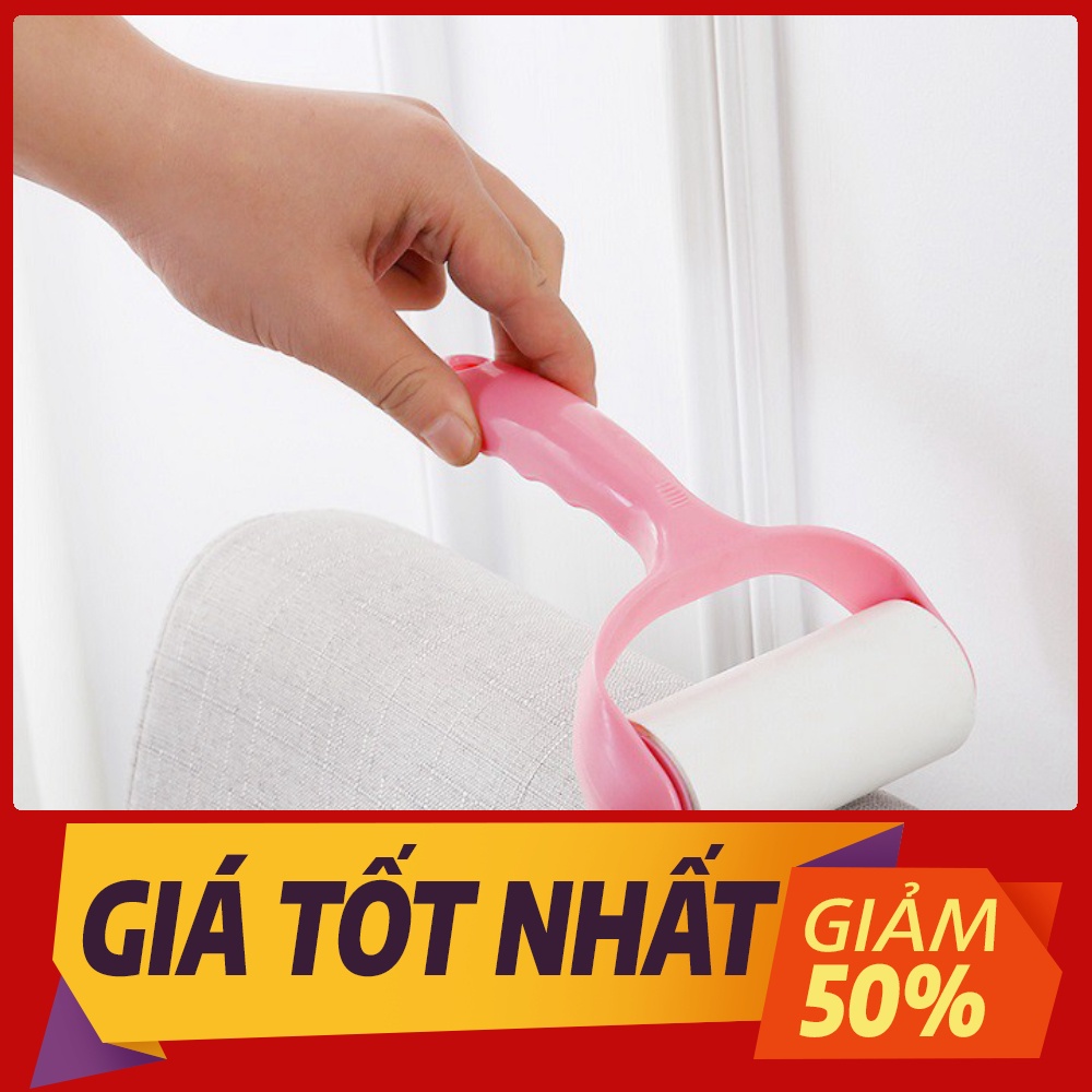 Cây lăn bụi bẩn và lông chó mèo bám trên quần áo Sarjie