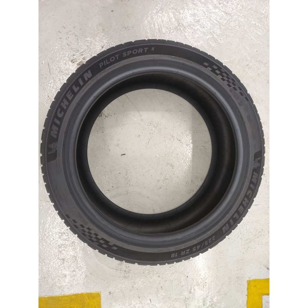 Lốp Michelin 225/45R18 Pilot Sport 5