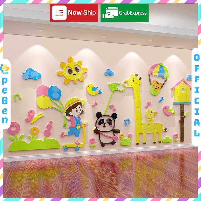 Tranh dán tường mica 3d decor khổ lớn cô bé cùng gấu trúc chơi thả diều trang trí mầm non Nhiều Size - EPeBen
