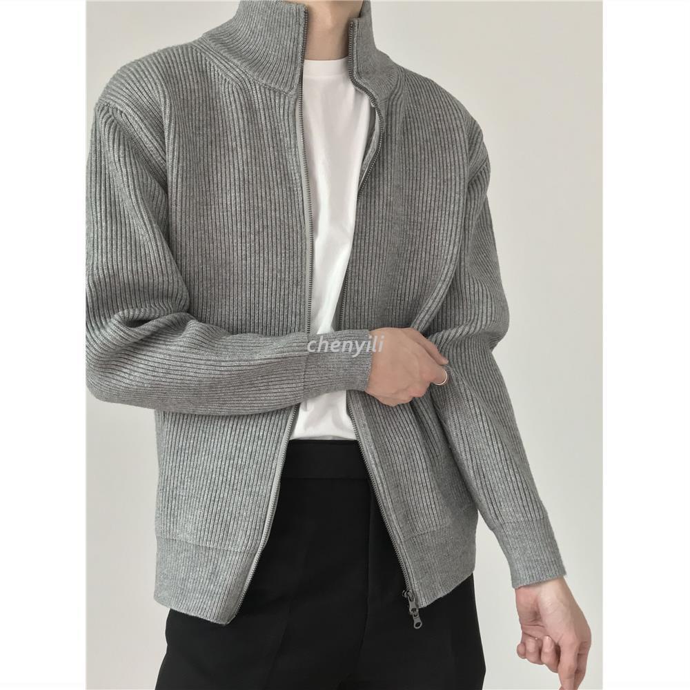 Áo khoác dệt kim COLN đã khẳng định được con mắt của mình, nó là một chiếc áo len cardigan có dây kéo giúp bạn có thể gập ở giữa và mặc được một bên tay trong mùa đông