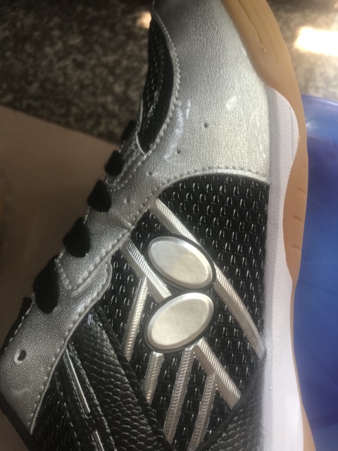 Giày bóng bàn bướm