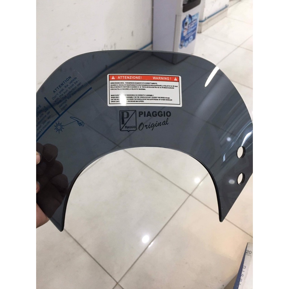 Kính chắn gió xe loại thấp Vespa Sprint/ Primavera/ LX/ GTS - chắn gió, bụi bẩn giảm sức gió cho người lái.