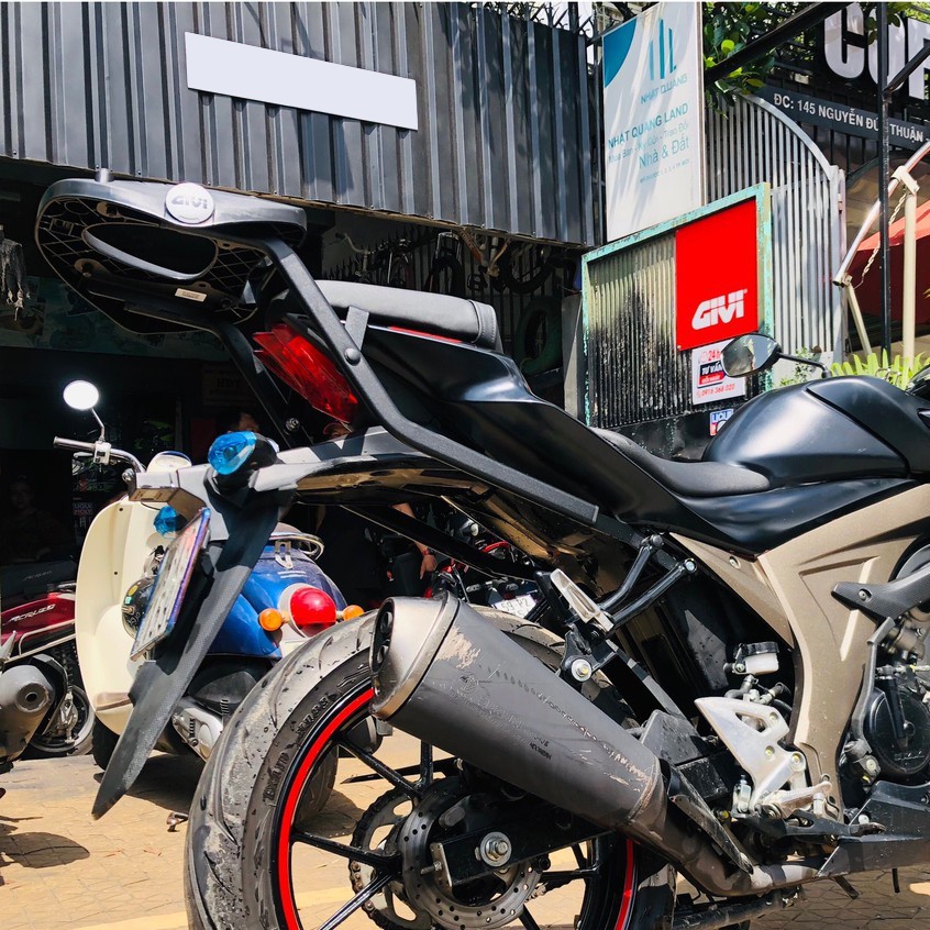 Baga sau Givi SRV GSX R150/S150 chịu lực cao gắn được thùng sau Givi chính hãng