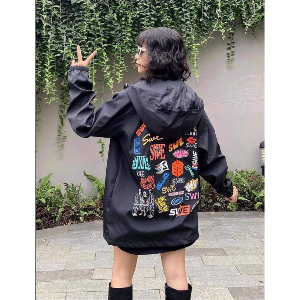 Áo khoác gió in hình sau