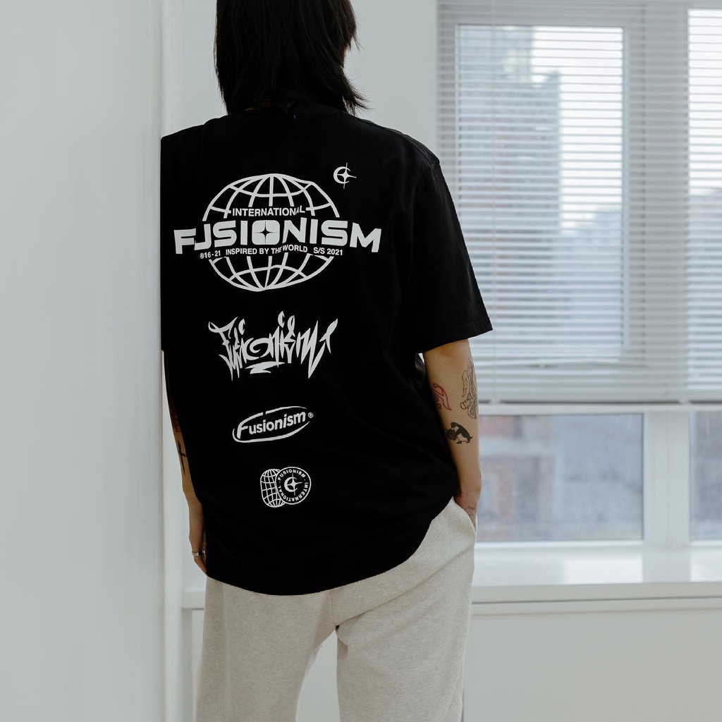 Áo thun in Logo International Fusionism - Màu Trắng Đen - Unisex - Form Oversize