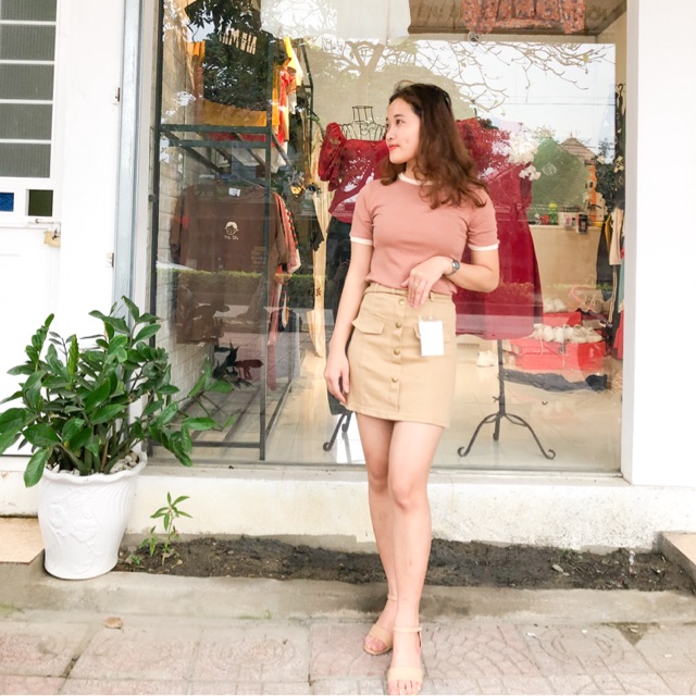Combo chân váy kaki+ áo thun cổ tròn