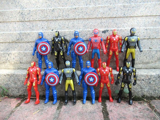 Vỉ đồ chơi 12 siêu anh hùng Avengers 915-201