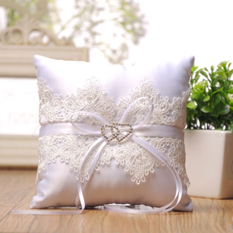 Gối Giá Đỡ Nhẫn Cưới Hình Nơ Bằng Satin Màu Trắng Đính Đá Trái Tim