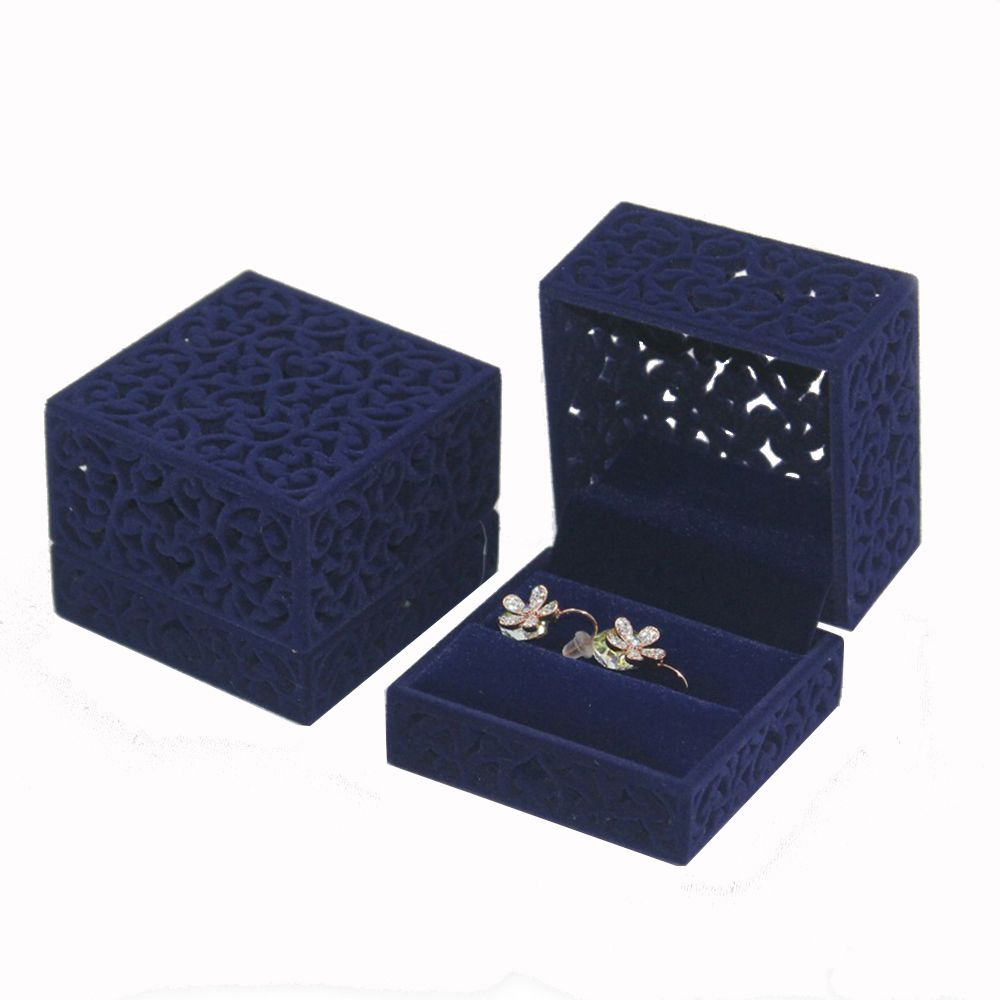 Hộp Đựng Nhẫn Bằng Vải Nhung Kích Thước 6.5x6.5x4.7cm