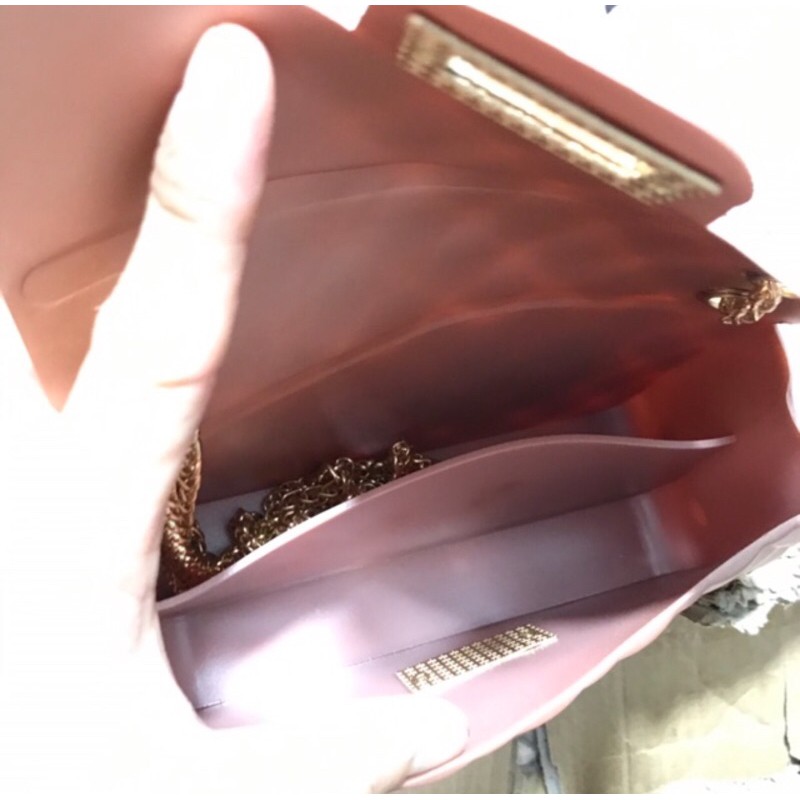 Túi đeo chéo silicon nhựa hàng QC cầm nặng tay