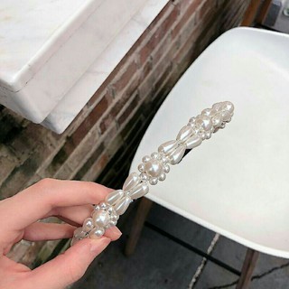 cài  tóc kết hạt xinh xan.