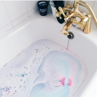 Bom tắm Twilight bath bomb LUSH