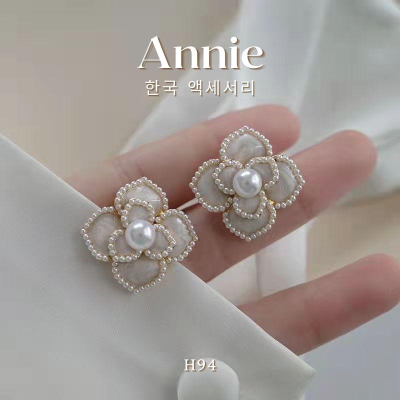 Bông tai hoa ngọc trắng phong cách hiện đại ANNIE H94