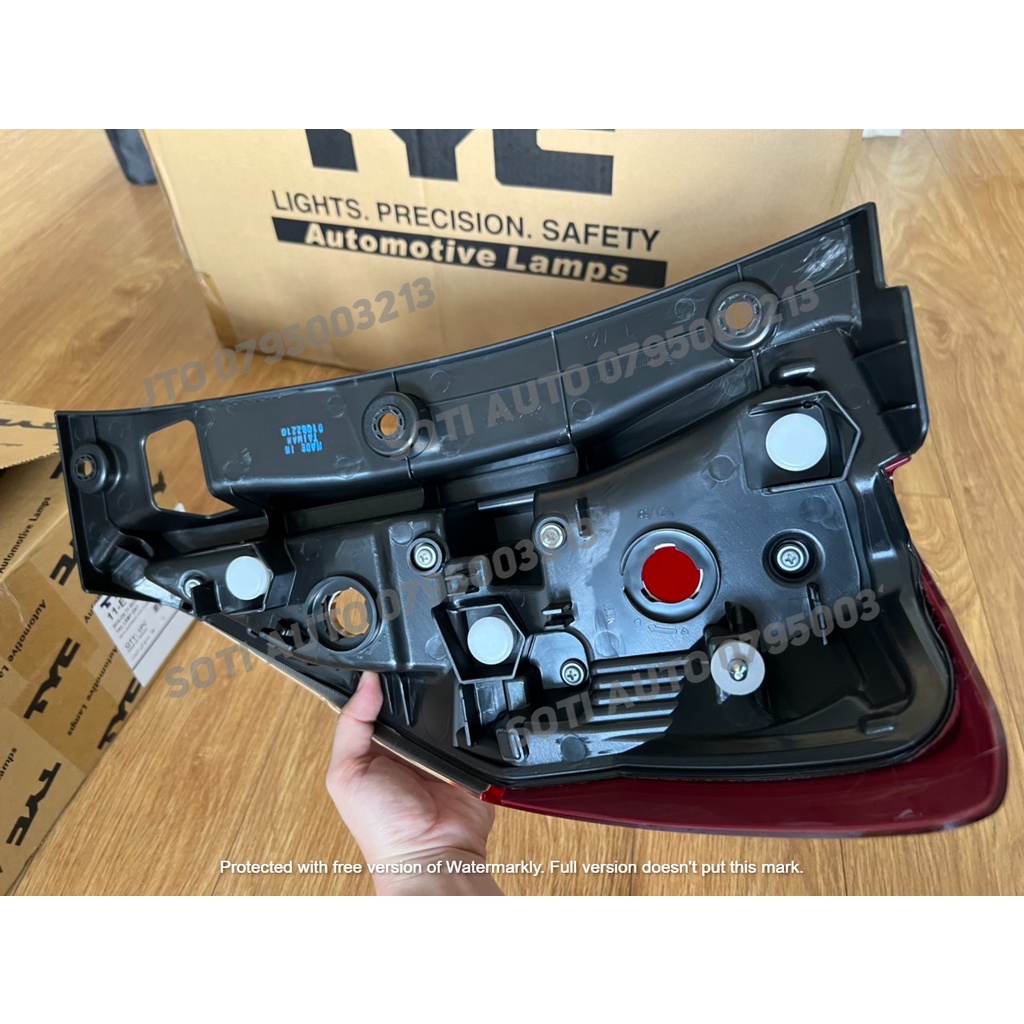 Đèn hậu Toyota Innova