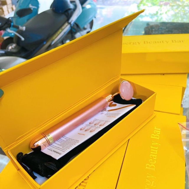 Cây lăn mặt mát xa T.A Hồng chạy pin full box