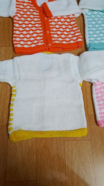Áo len handmade sơ sinh khuy giữa, áo len sơ sinh khuy giữa, áo len sơ sinh bé gái bé trai, đồ sơ sinh
