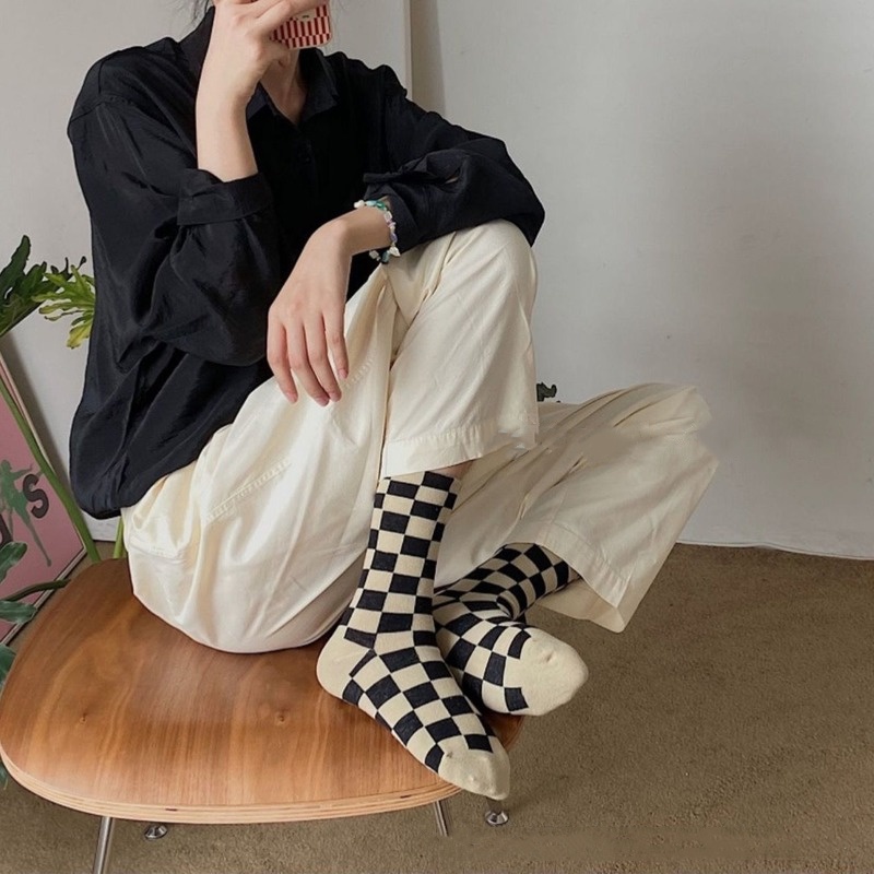 Set 2 Đôi Tất Cotton Kẻ Sọc Caro Trắng Đen Thời Trang Cho Nữ