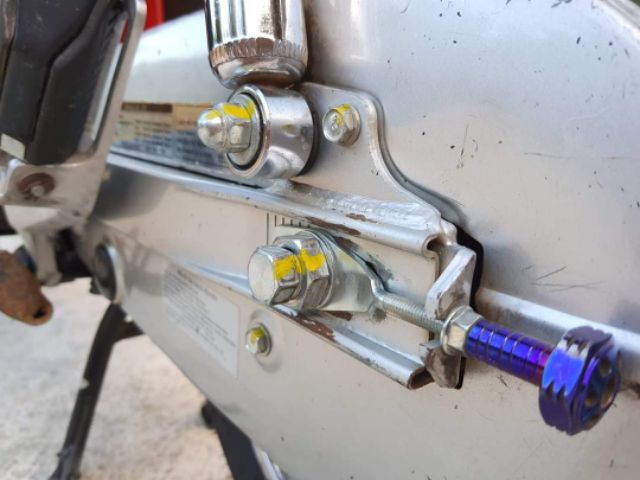 Bút chấm sơn ốc, bút sơn vỏ xe nhiều màu