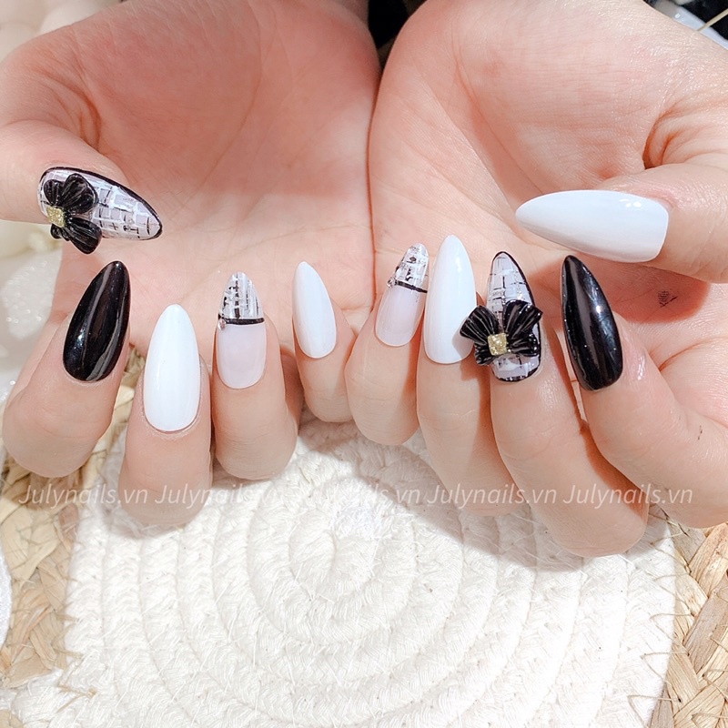 Móng úp thiết kế màu đen đính nơ tròn nhọn sang chảnh kẻ dạ tweet julynails.vn nb116