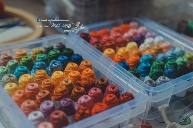 Set chỉ kén kèm hộp và full dụng cụ thêu cho người mới
