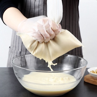 Hàng trăm chiếc túi lọc vi sợi nhỏ mịn